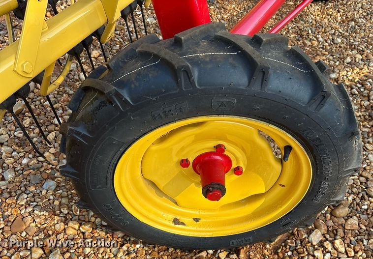 image for item DY0597 New Holland Rolabar 260 hay rake