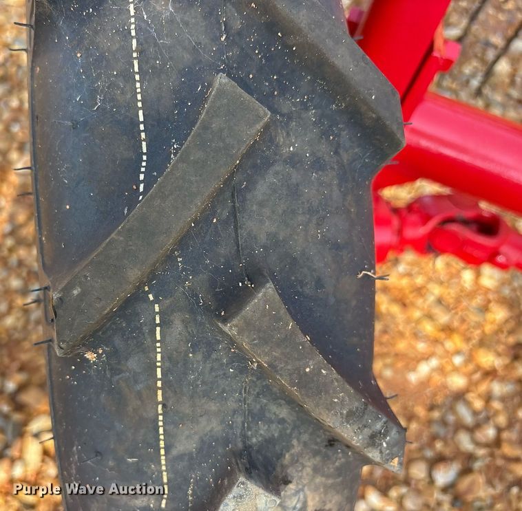 image for item DY0597 New Holland Rolabar 260 hay rake