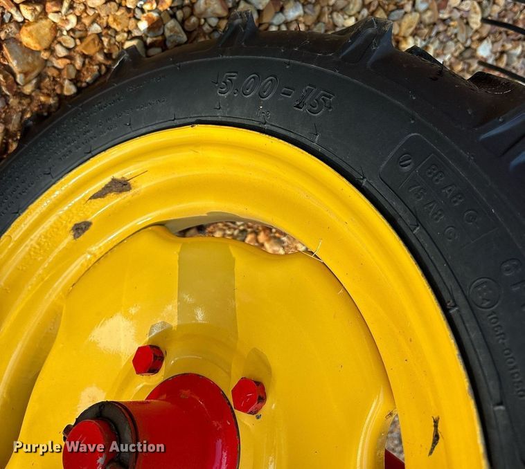 image for item DY0597 New Holland Rolabar 260 hay rake