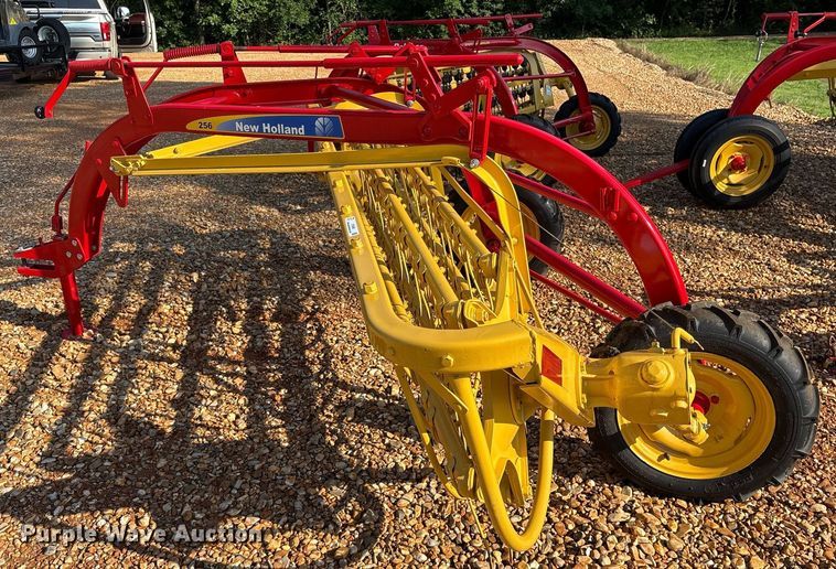 image for item DY0598 New Holland Rolabar 256 hay rake