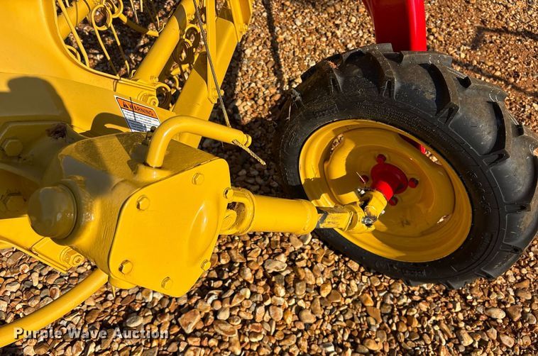 image for item DY0598 New Holland Rolabar 256 hay rake