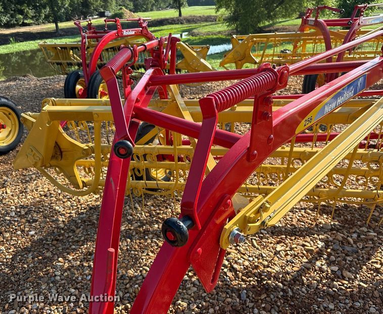 image for item DY0598 New Holland Rolabar 256 hay rake