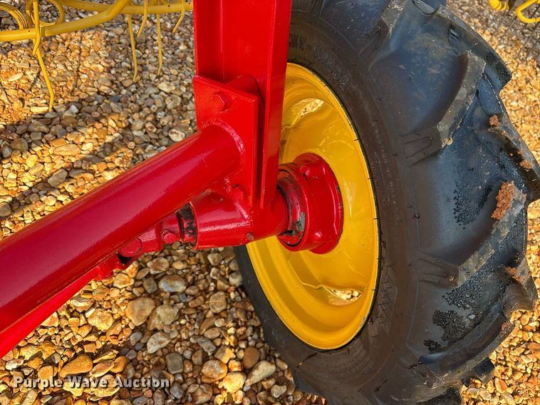 image for item DY0598 New Holland Rolabar 256 hay rake