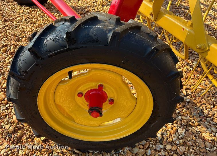 image for item DY0598 New Holland Rolabar 256 hay rake