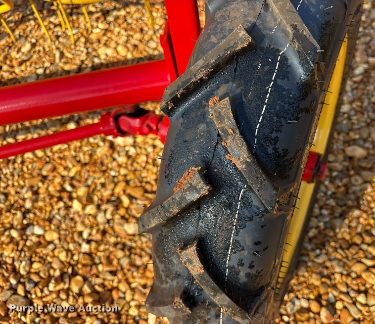 image for item DY0598 New Holland Rolabar 256 hay rake