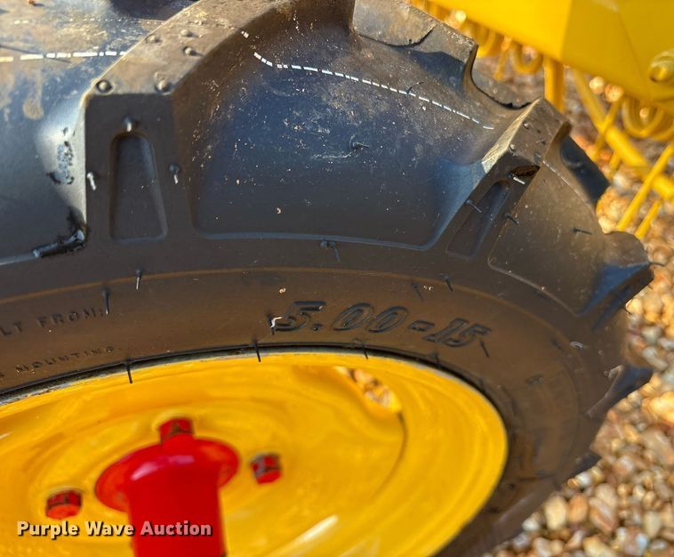 image for item DY0598 New Holland Rolabar 256 hay rake