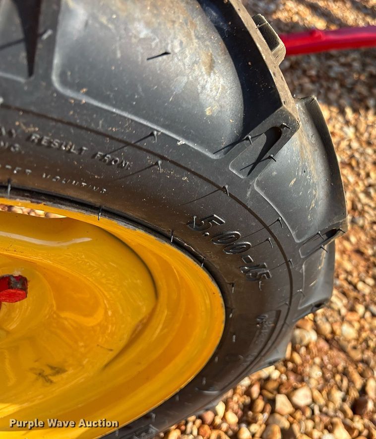 image for item DY0598 New Holland Rolabar 256 hay rake