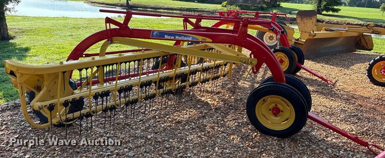 image for item DY0599 New Holland Rolabar 260 hay rake