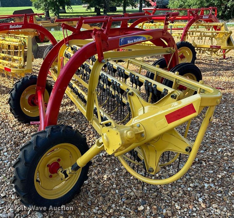 image for item DY0599 New Holland Rolabar 260 hay rake