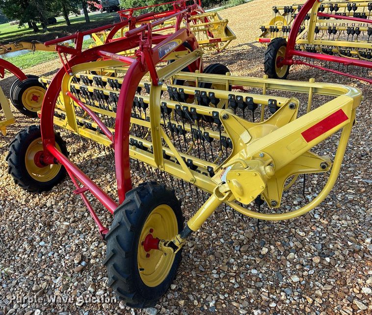 image for item DY0599 New Holland Rolabar 260 hay rake