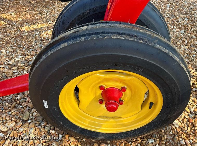 image for item DY0599 New Holland Rolabar 260 hay rake