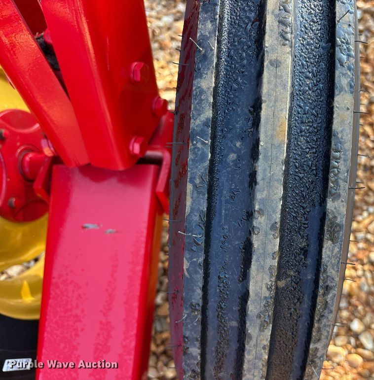 image for item DY0599 New Holland Rolabar 260 hay rake