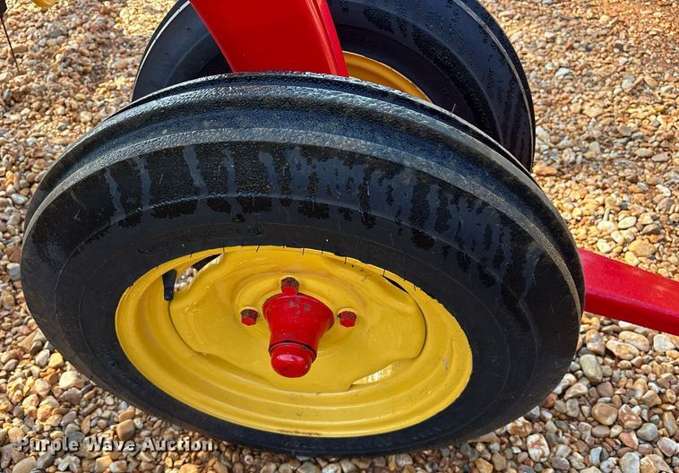 image for item DY0599 New Holland Rolabar 260 hay rake