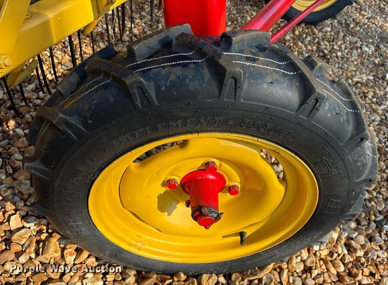 image for item DY0599 New Holland Rolabar 260 hay rake