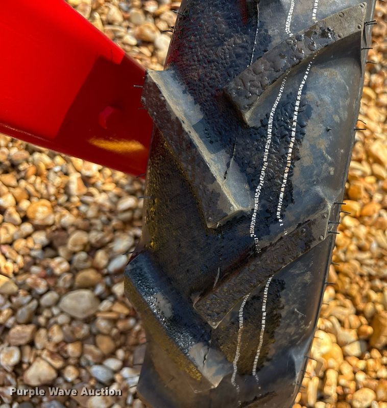 image for item DY0599 New Holland Rolabar 260 hay rake