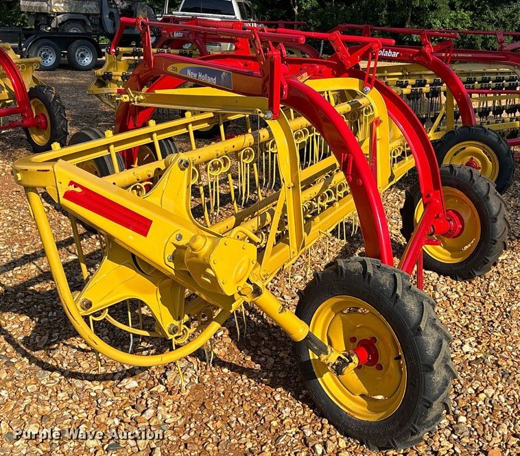 image for item DY0600 New Holland Rolabar 258 hay rake