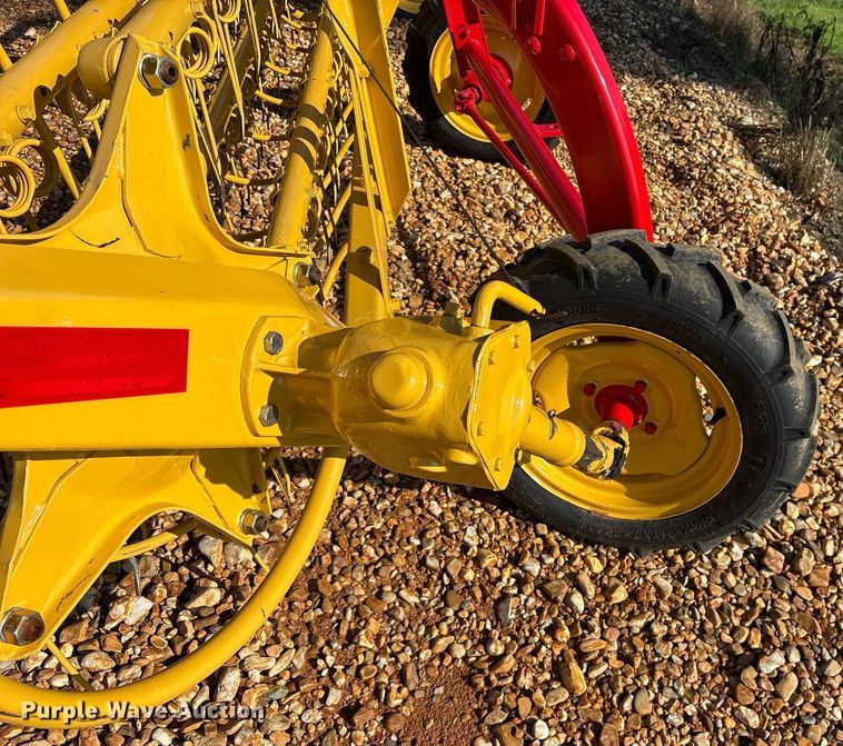 image for item DY0600 New Holland Rolabar 258 hay rake