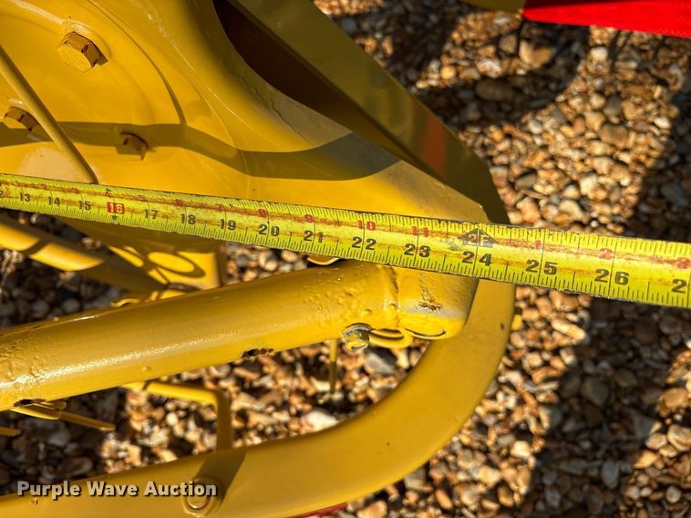 image for item DY0600 New Holland Rolabar 258 hay rake