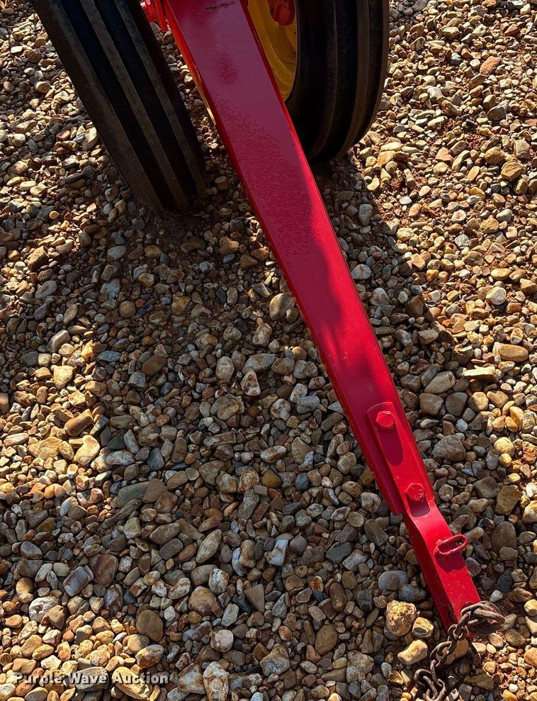 image for item DY0600 New Holland Rolabar 258 hay rake