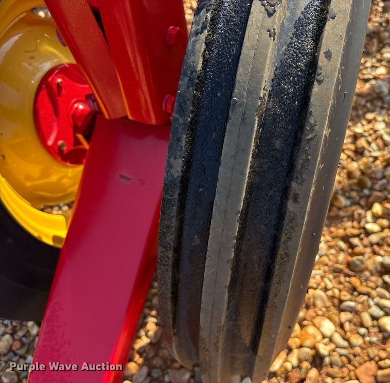 image for item DY0600 New Holland Rolabar 258 hay rake