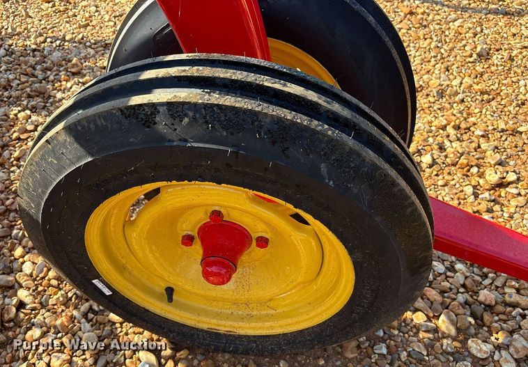 image for item DY0600 New Holland Rolabar 258 hay rake