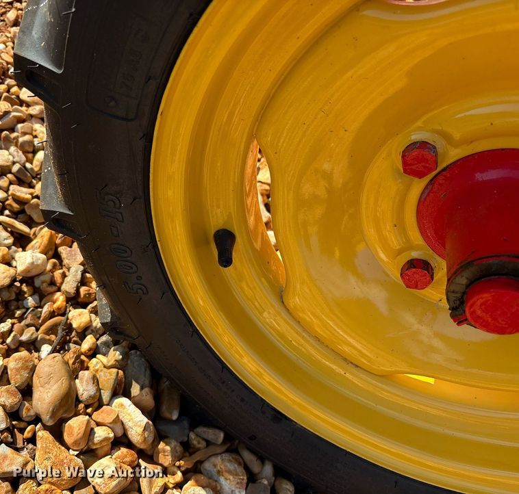 image for item DY0600 New Holland Rolabar 258 hay rake