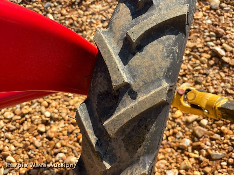 image for item DY0600 New Holland Rolabar 258 hay rake