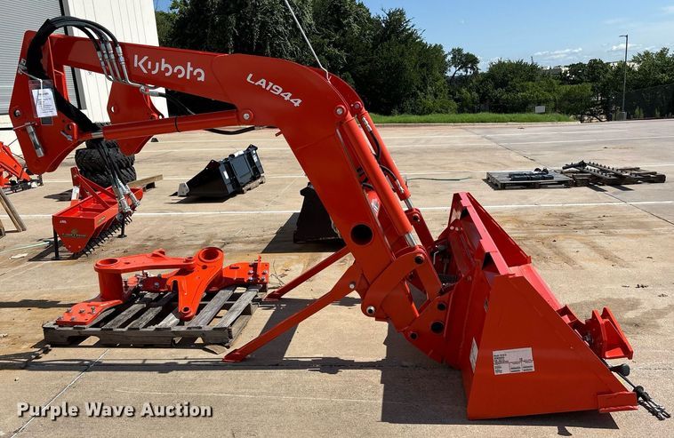 image for item DY0634 Kubota LA1944A loader