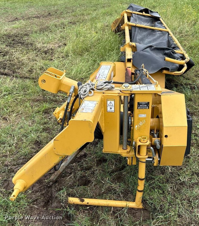 image for item DY2533 2017 Vermeer M8040 disc mower