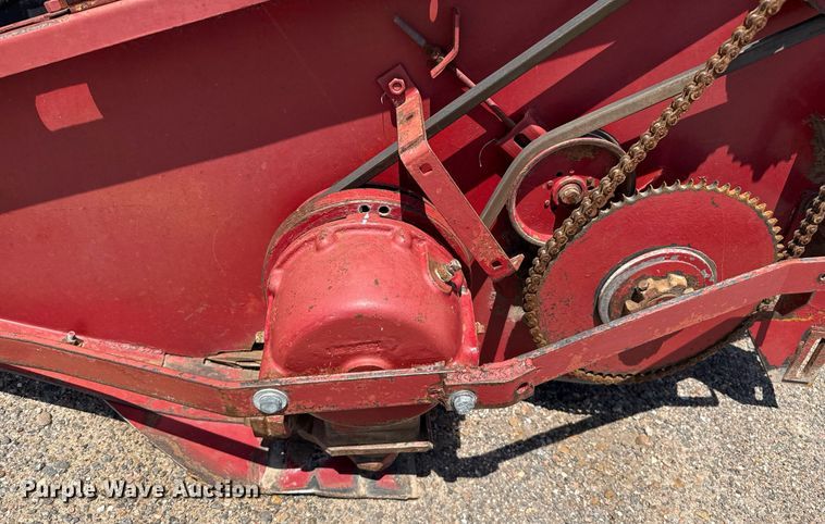 image for item DZ8497 Case IH 5000 swather / windrower