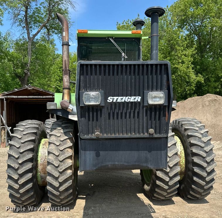 image for item EB2610 1984 Steiger Bearcat KM-225 4WD tractor