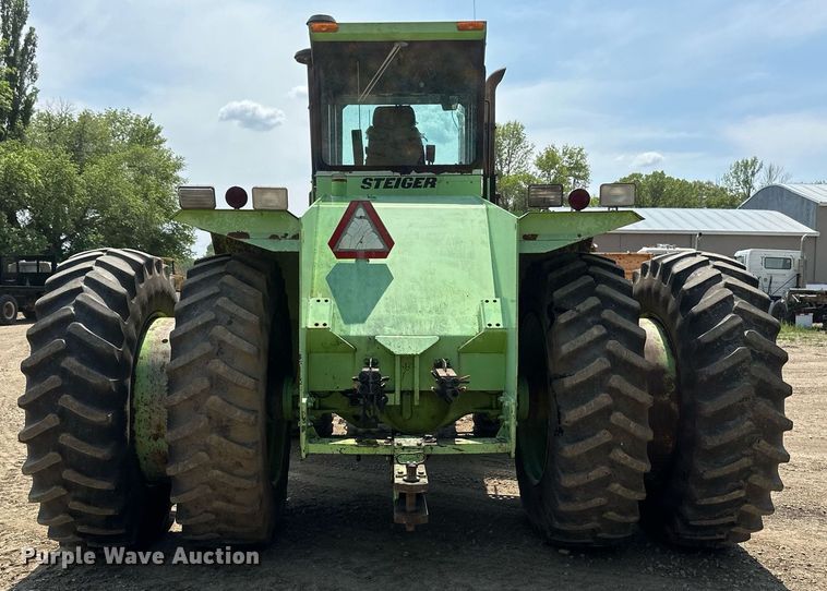 image for item EB2610 1984 Steiger Bearcat KM-225 4WD tractor