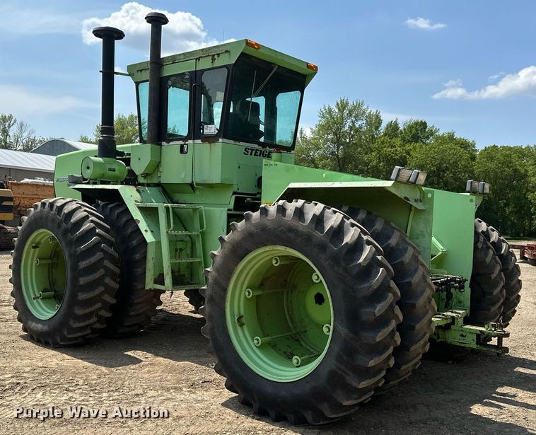 image for item EB2610 1984 Steiger Bearcat KM-225 4WD tractor