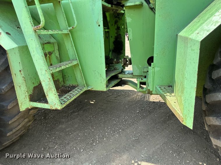 image for item EB2610 1984 Steiger Bearcat KM-225 4WD tractor