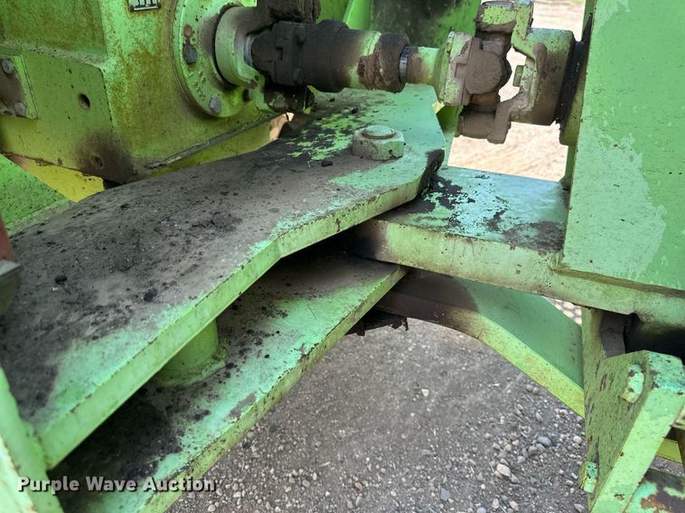 image for item EB2610 1984 Steiger Bearcat KM-225 4WD tractor