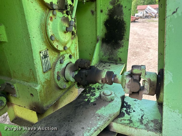 image for item EB2610 1984 Steiger Bearcat KM-225 4WD tractor