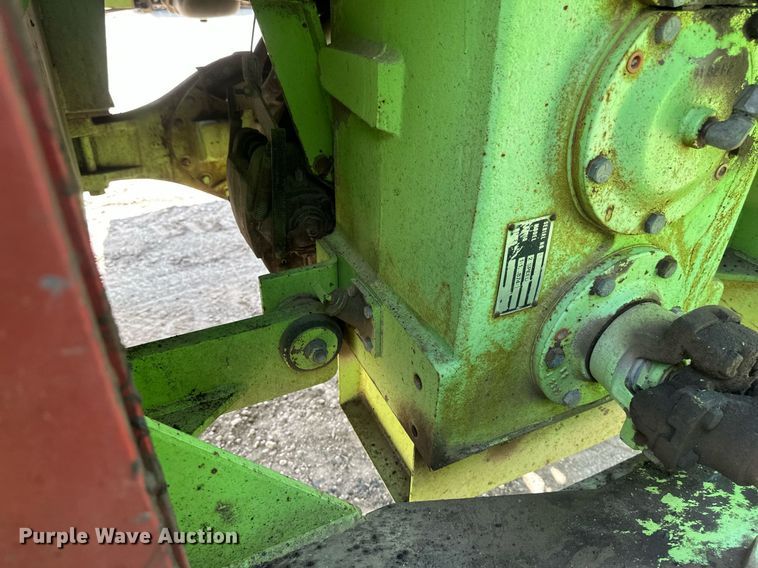 image for item EB2610 1984 Steiger Bearcat KM-225 4WD tractor