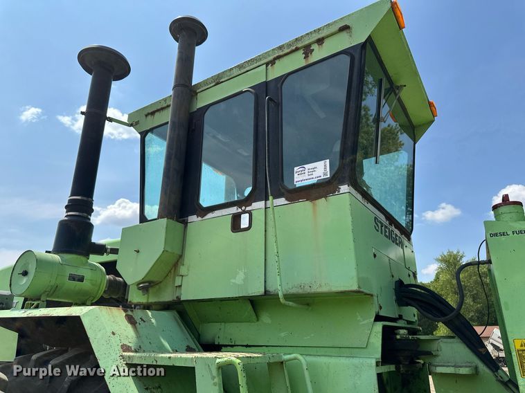 image for item EB2610 1984 Steiger Bearcat KM-225 4WD tractor