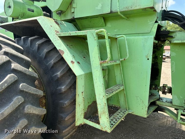 image for item EB2610 1984 Steiger Bearcat KM-225 4WD tractor