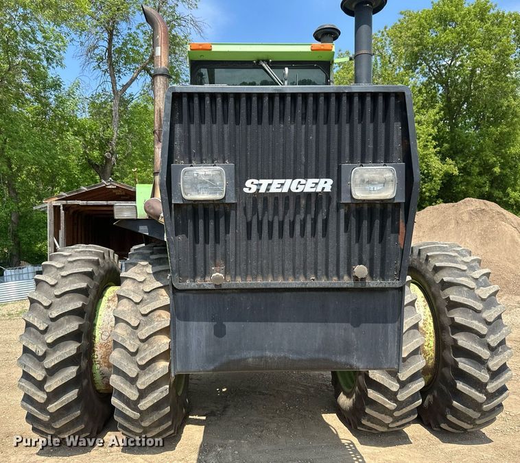 image for item EB2610 1984 Steiger Bearcat KM-225 4WD tractor