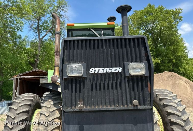 image for item EB2610 1984 Steiger Bearcat KM-225 4WD tractor