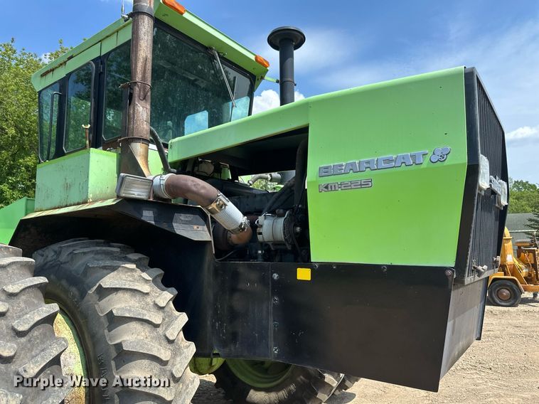 image for item EB2610 1984 Steiger Bearcat KM-225 4WD tractor