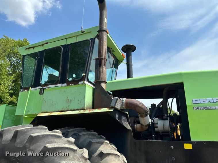 image for item EB2610 1984 Steiger Bearcat KM-225 4WD tractor