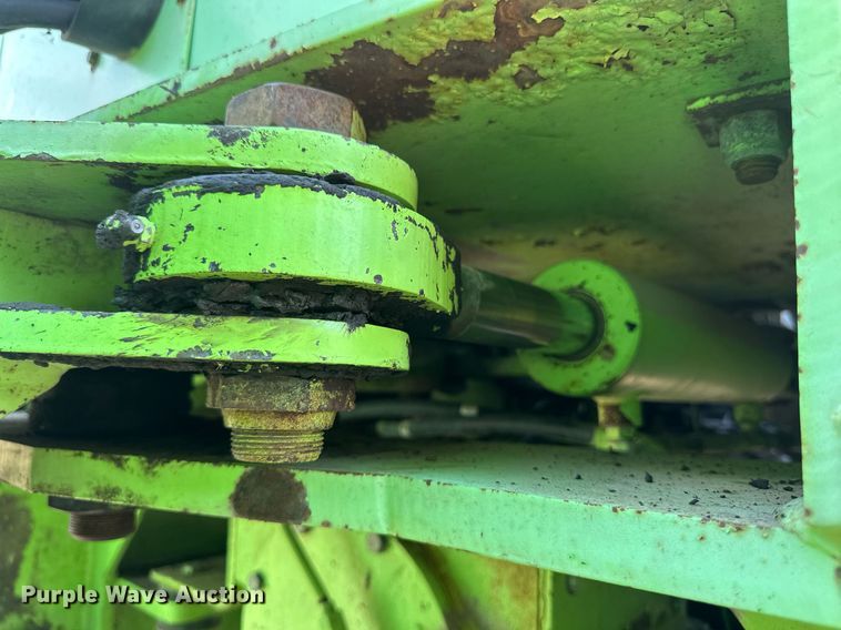 image for item EB2610 1984 Steiger Bearcat KM-225 4WD tractor