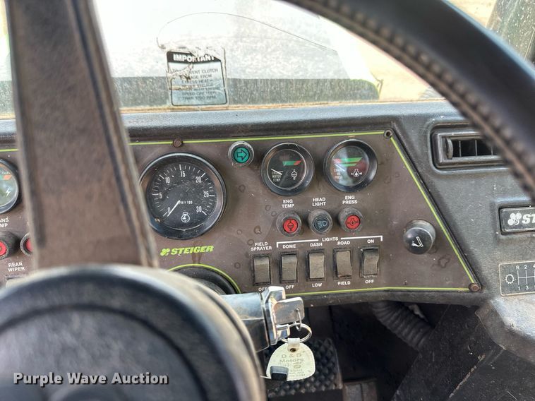 image for item EB2610 1984 Steiger Bearcat KM-225 4WD tractor