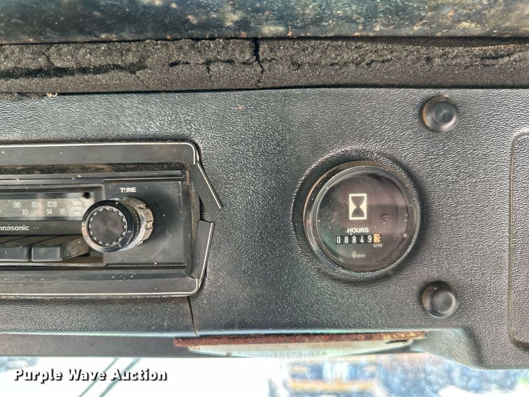 image for item EB2610 1984 Steiger Bearcat KM-225 4WD tractor