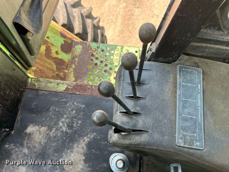 image for item EB2610 1984 Steiger Bearcat KM-225 4WD tractor