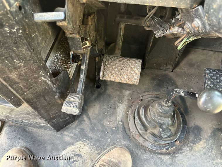 image for item EB2610 1984 Steiger Bearcat KM-225 4WD tractor