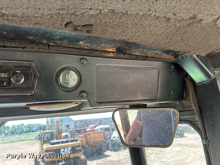 image for item EB2610 1984 Steiger Bearcat KM-225 4WD tractor