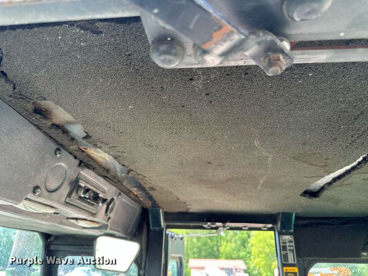 image for item EB2610 1984 Steiger Bearcat KM-225 4WD tractor